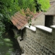 Nesles la Vall&eacute;e-lavoir 1 dans le bourg